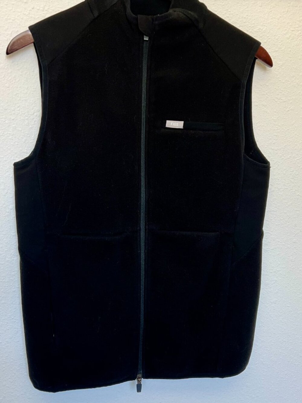FIGS Black On Shift Fleece Vest Size Medium - Picture 2 of 9